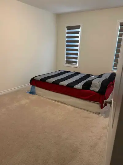Large Room for rent close to Flemming college Lindsay