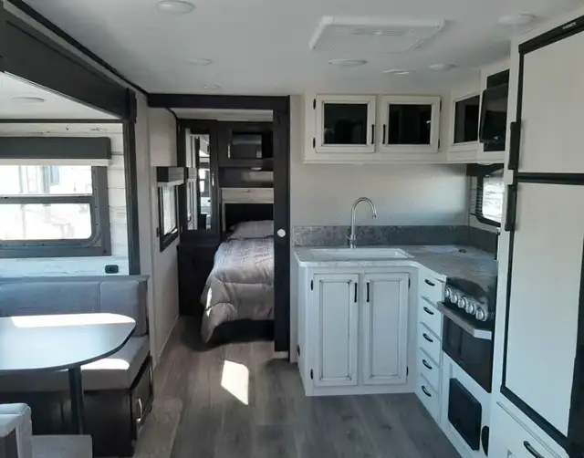 ROULOTTE JAYCO JAYFEATHER 2020 - CLÉ EN MAINS in RVs & Motorhomes in Longueuil / South Shore - Image 4