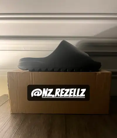 Crazy High-Quality Onyx Yeezy Slides‼️ Size: 9 Available ✅ (ALL PRICES ARE FIRM AN PRICED INDIVIDUAL...