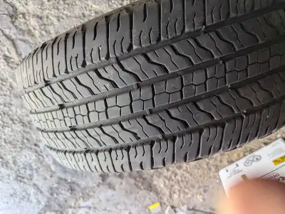Like new truck tire 265/60r 18 inch tire like new Goodyear Wrangler dunlop loys of thread let $75 th...
