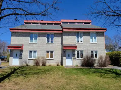 Magnifique 4 ½ lumineux avec planchers neufs, situé dans un secteur recherché de Lebourgneuf / Neufc...