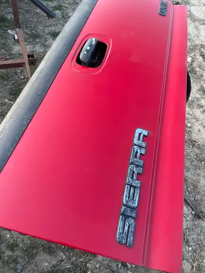 1999-2006 Silverado / sierra step side tailgate / tail lights Good solid original gate , no dents Ne...