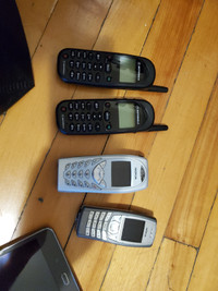 Nokia et Motorola téléphones cellulaires vintage
