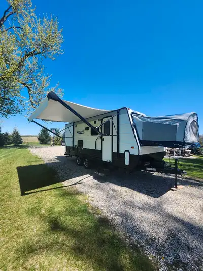 2019 187TB Grand River Hybrid, 19'-0" long Includes: Fully stocked with dishes, small appliances, ou...