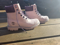 Timberland viollette tres peu portées taille 6.