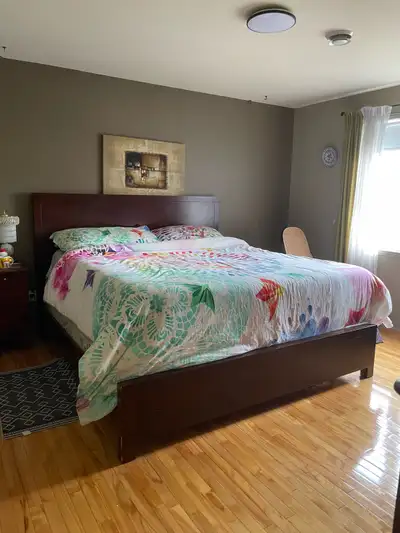 King bed with mattress / Lit king avec matelas, View more