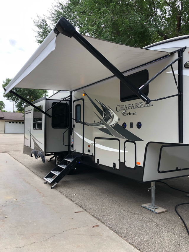 2020 Coachmen Chaparral 298 RLS Mid Profile  in Travel Trailers & Campers in Regina - Image 2