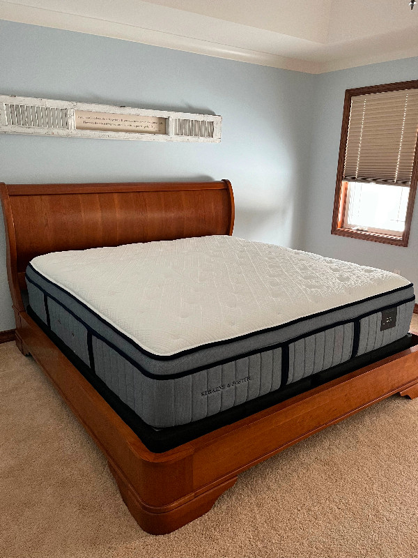 Sleigh bed and mattress in Beds & Mattresses in Thunder Bay