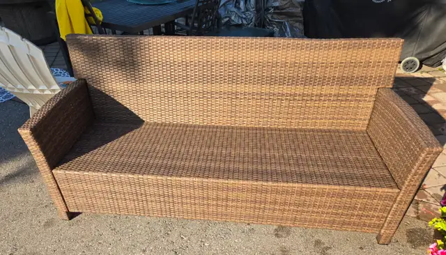 Beauty wicker outdoor patio furniture couch w pillows in Patio & Garden Furniture in Owen Sound - Image 3