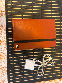 APPLE MINI 4 /W/ Charger /Leather Case