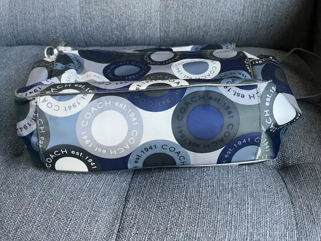 Coach Vintage Alexandria Snaphead Style Satin Diaper Bag in Women's - Bags & Wallets in Mississauga / Peel Region - Image 6