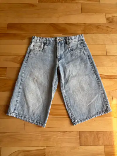 Short adolescente grandeur 14 jamais porté grandit trop vite