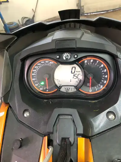 2017 SKIDOO GRAND TOURING SE 1200 EXTREMELY LOW KMS 7312 (4543.5 miles) OIL CHANGE AND FILTER CHAINC...