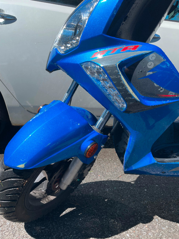 Scooter Adly GTA50 bleu dans Scooters et minimotos  à Granby - Image 3