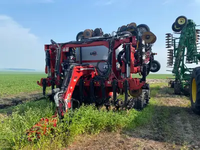 Unverferth liquid fert rig. 80’ currently set up on 15” spacing go fall banding but we could swap it...