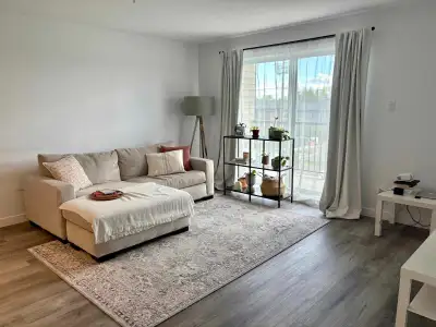 Inclus dans le logement: - Internet (Valeur de 35$/mois) - Eau chaude (Valeur de 25$/mois) - Station...