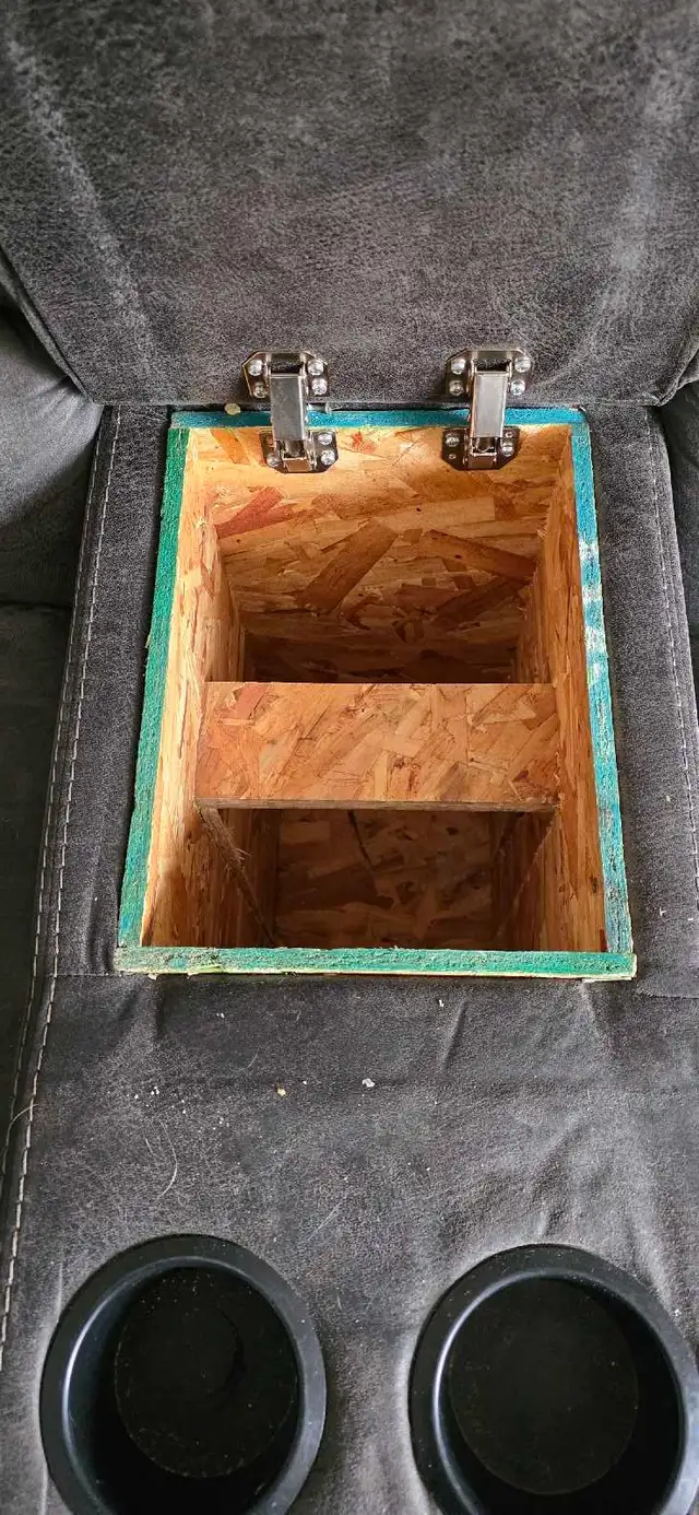 Reclining sectional in Couches & Futons in Portage la Prairie - Image 6