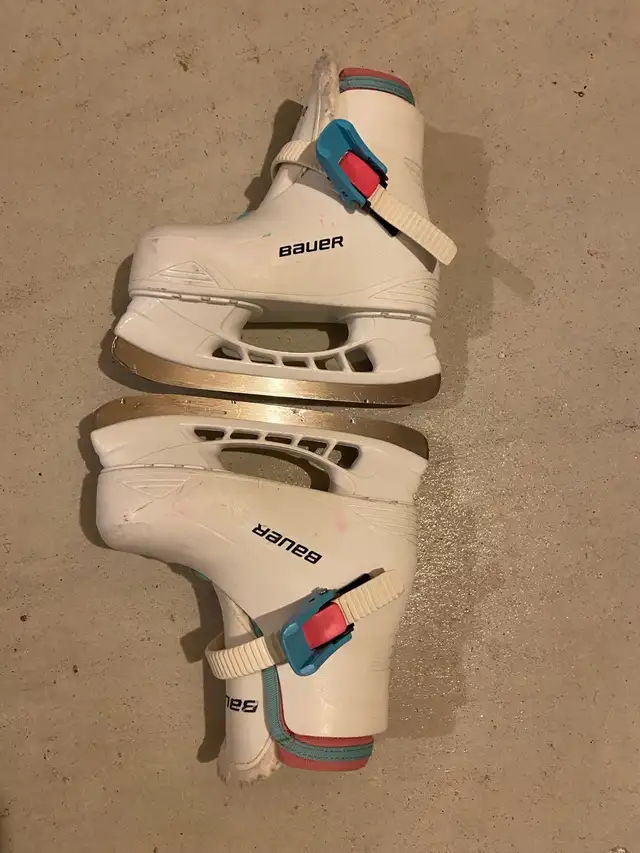 Bauer Kids skates shoe size 8/9 in Skates & Blades in Markham / York Region - Image 2