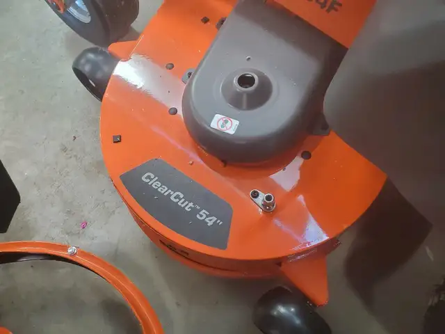 Z254F HUSQVARNA ZERO TURN DELUXE62863279384193124