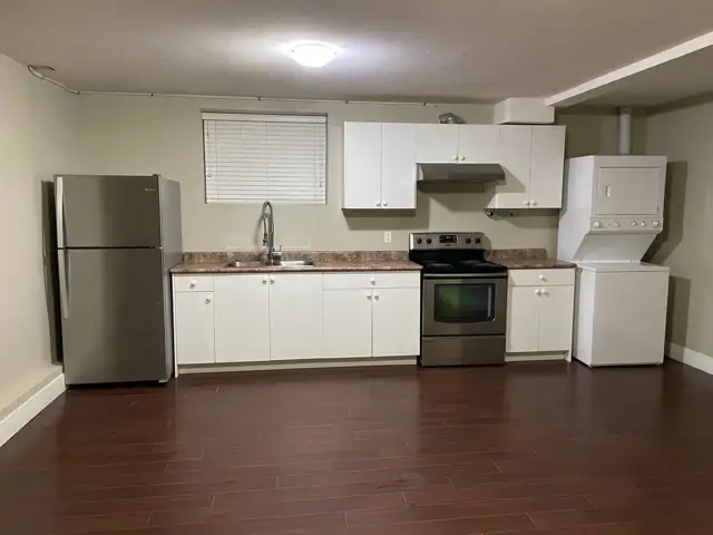 Bright & Spacious 2-Bedroom Basement Suite – Clayton Heights