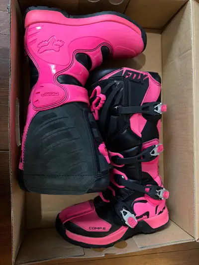 Like new. Used only a few times. Woman's size 8. Located in Weston. Cash only.