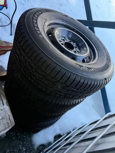 Pneus firestone 265/70r17 avec roues en acier pour pickup Ford 150 environ 10,000 kilomètres et pneu...