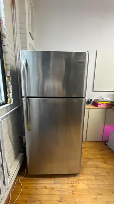 Refrigirateur Frigidaire Stainless Steel 18 pc, View more