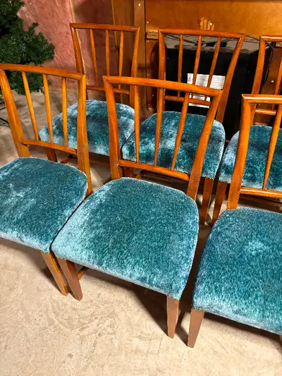 Double pedestal table with 3 additional leafs 6 upholstered chairs Unit is in very good condition