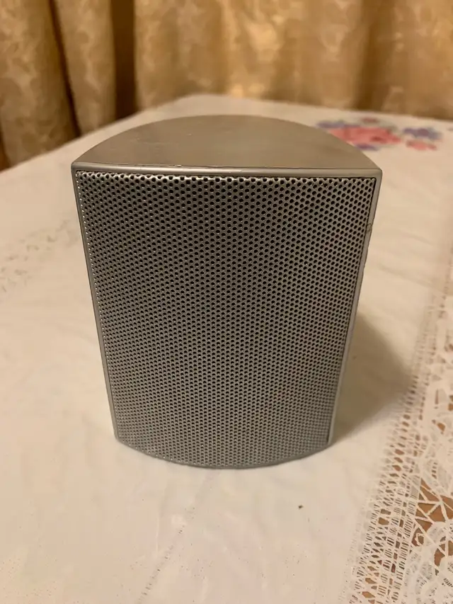 Set of Speakers in Speakers in Calgary - Image 2