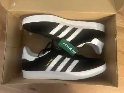 Souliers Adidas Gazelle grandeur 12 homme neufs, View more