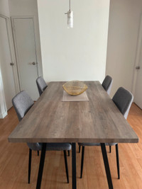 Table avec 4 chaises - gris