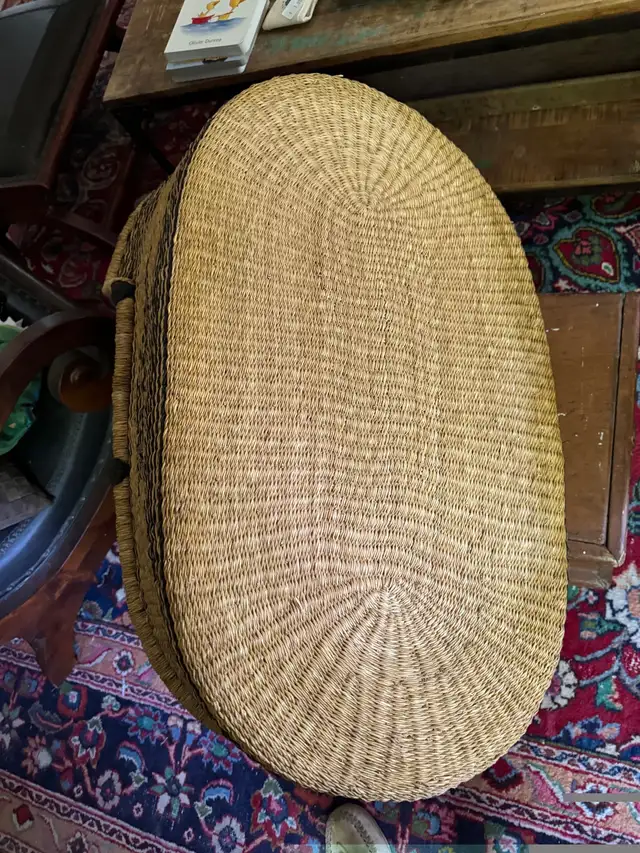 African hand w can woven baby bassinet Moses basket beautiful in Cribs in Napanee - Image 5