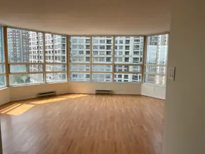 Spacious Condo for Rent – 2 Bedroom + Den + Pantry + 2 Bath + 2 Parking + Storage Locker 250 Webb Dr...