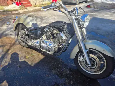 Parting out 2004 V-star 1100 Message with what you need Will ship across Canada