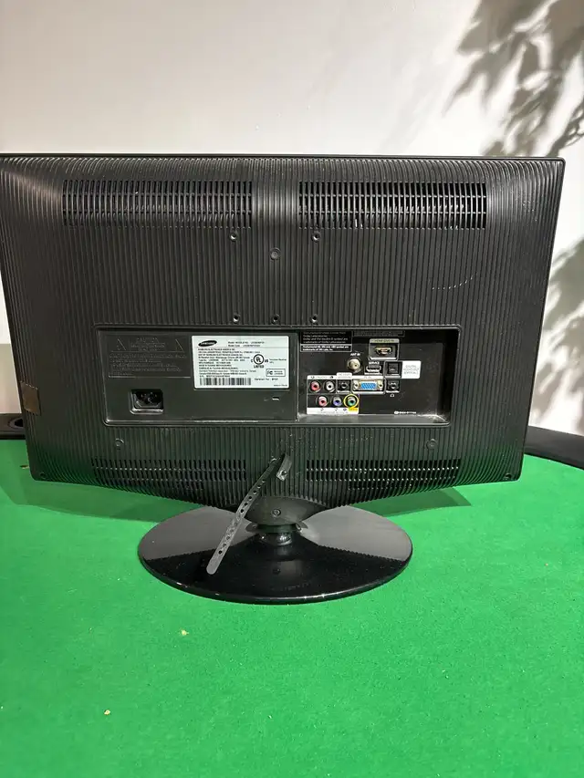 Samsung TV in TVs in Ottawa - Image 3