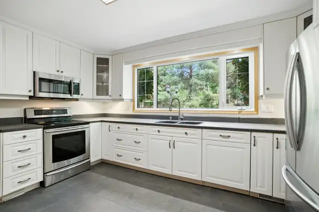 Fabulous family home in Montgomery!63013095725825124