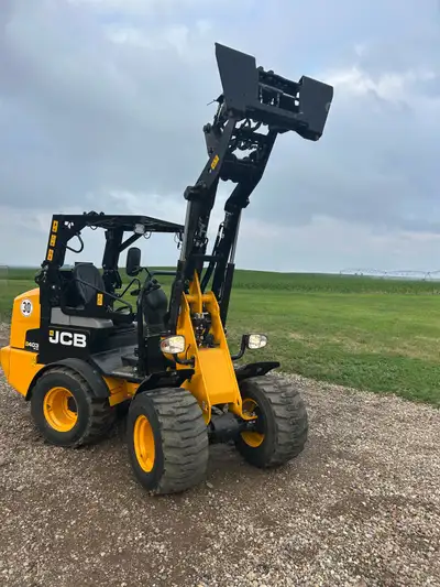 JCB 403 Plus Wheel Loader in excellent condition with only 400 original hours. This versatile and co...