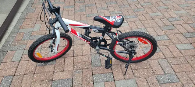 Boy's 8 Team Supercycle in Kids in Cornwall - Image 5