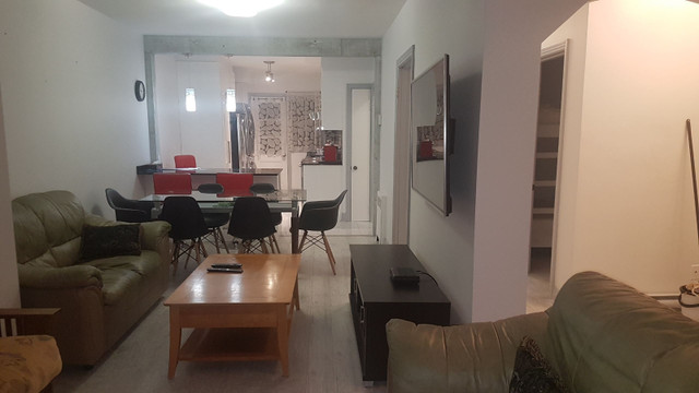 Belle chambre à Côte-des-Neiges, haut duplex ensoleillée, calme. dans Chambres à louer et colocs  à Ville de Montréal - Image 4