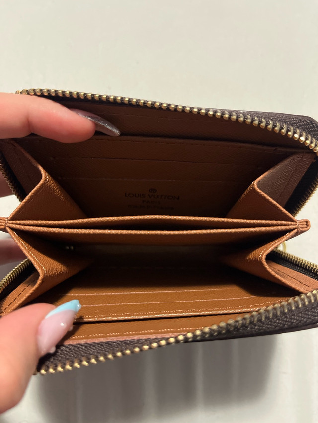 Louis Vuitton Wallet  in Women's - Bags & Wallets in Edmonton - Image 2