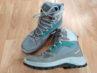 Winter/hiking boots size UK7 (men 7 or women 9, EUR 40)