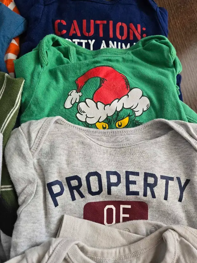 Baby Clothes - baby onesies 12-24 months (14 items)63234500252801124