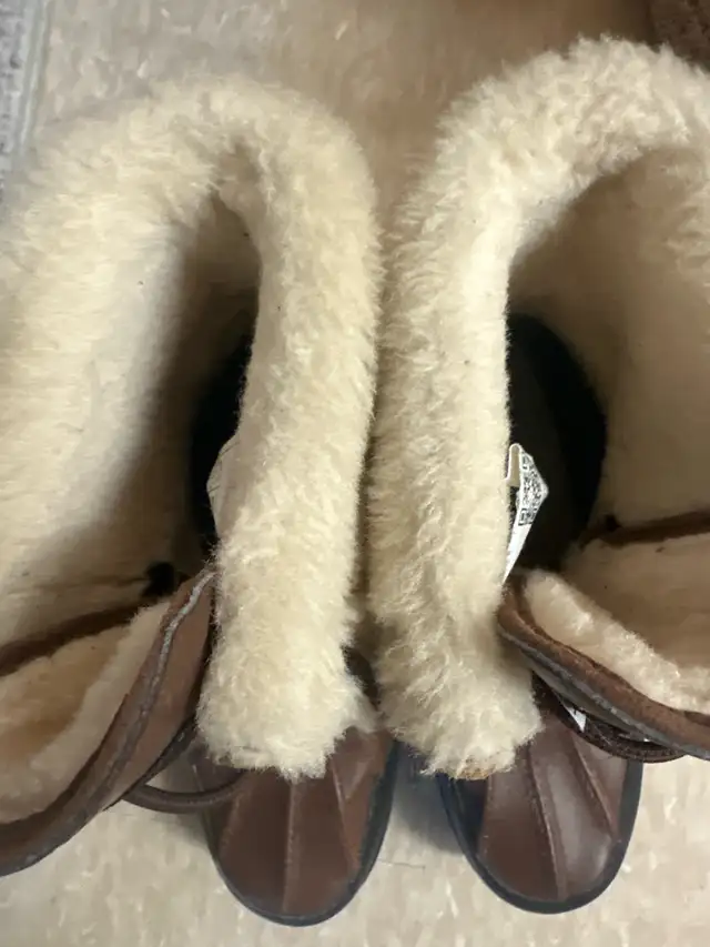 UGG Boots in Women's - Shoes in City of Toronto - Image 5