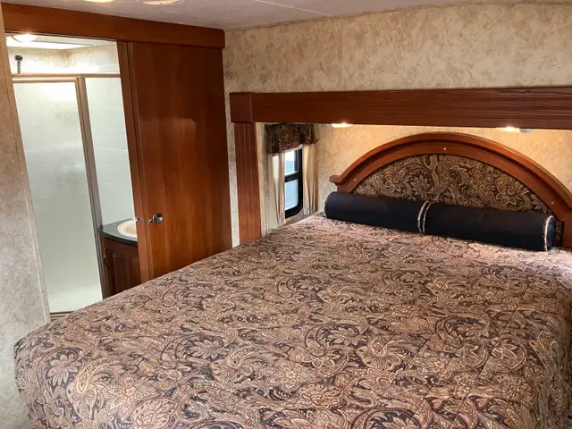 2013 Cougar 37’ Fifth Wheel in Travel Trailers & Campers in Revelstoke - Image 6