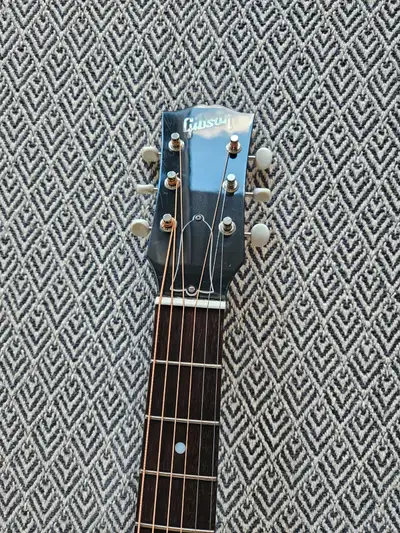 Gibson J45, View more