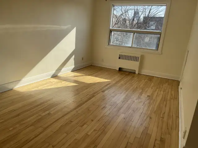 SPACIOUS 3.5 HEATED STEPS FROM UdeM,METRO'S.....