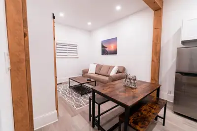 The Spruce - free parking, downtown, designed for professionals