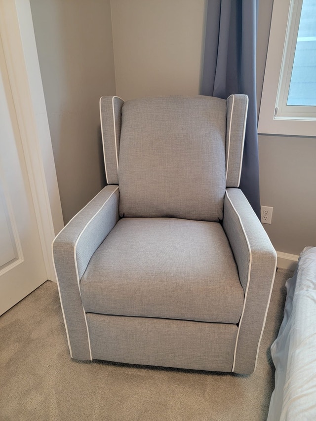 Baby Knightly Swivel Reclining Glider Feeding & High Chairs Calgary