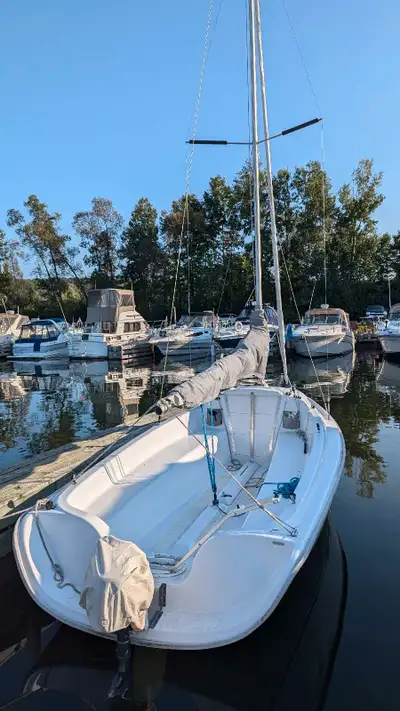 2007 Safe and Fast Day Sailer for Sale This boat is perfect for both new sailors and experienced han...