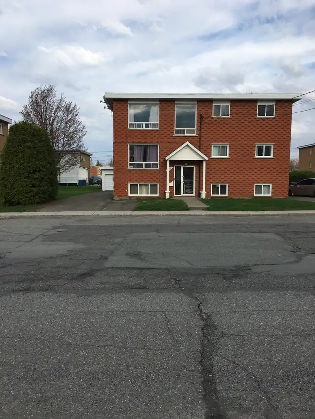 5 1/2 rénové avec air climatisé